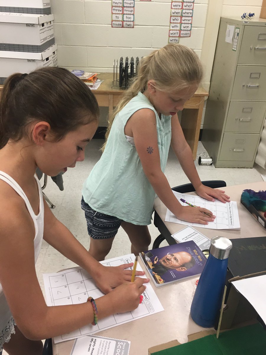 Getting ready for fourth grade with a place value scoot game! <a href="/WWP_Dalers/">WWP_Dalers</a>