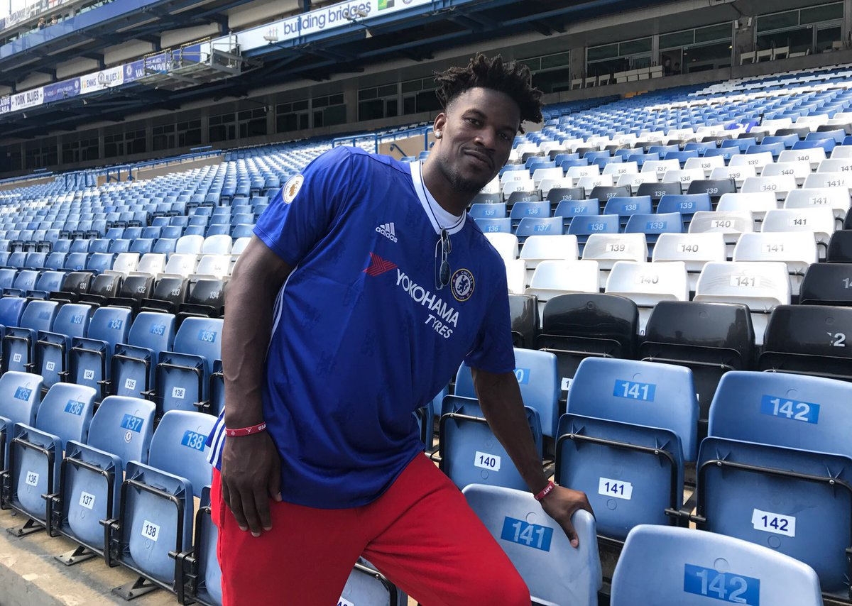 ChelseaFC's tweet photo. We had the pleasure of welcoming @chicagobulls star @JimmyButler to Stamford Bridge earlier today...🏀 https://t.co/EB63MVqN0Z