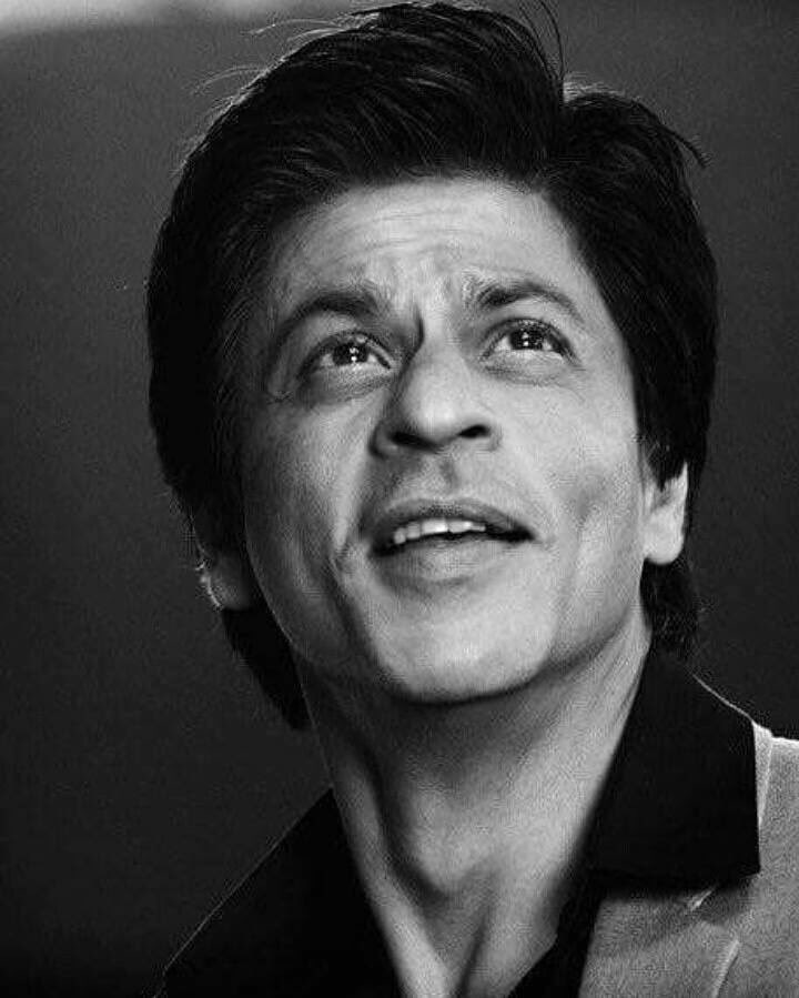 SabriSumaita's tweet photo. How can a person be sooo good looking 😍 @iamsrk love you https://t.co/IJuMgoRhSF