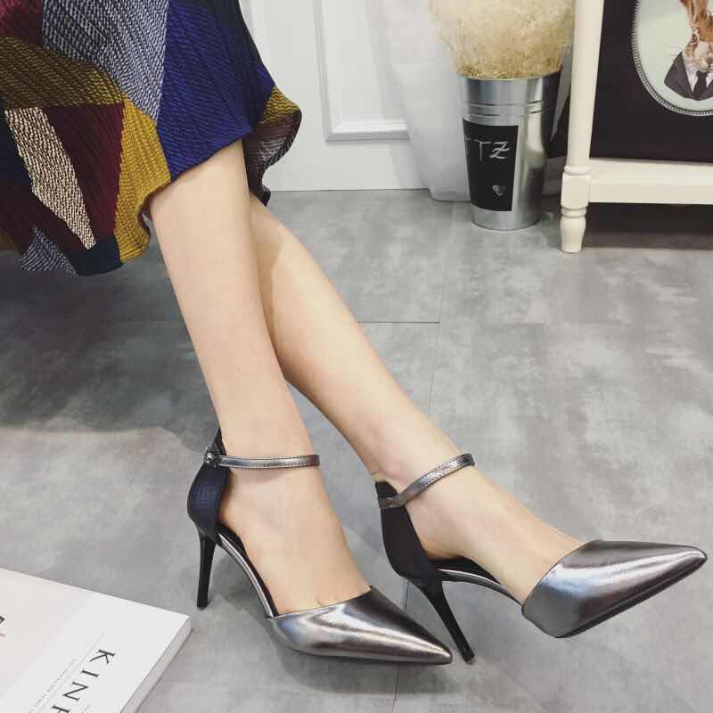 MadridPoem's tweet photo. 🍲One shoe can change your life.Cinderella🐭 from @ladystoofficial.🏡#instagood #beachtime #beautifulworld #flipflopsinwinter #wiwt #baddie https://t.co/qWTYvIUtpo