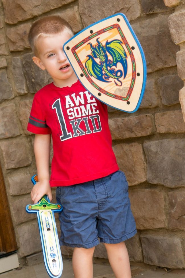 amomstake's tweet photo. Summer is the perfect time for imaginative play! @itsmightyfun wood + foam swords/shields are so darn cute! #ad https://t.co/7can8QwBgz https://t.co/uArs5aLR6E