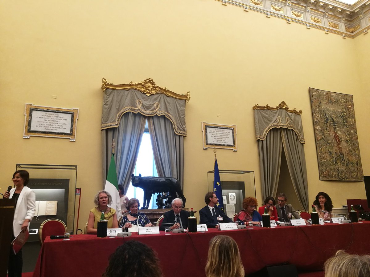 FedericaBocci's tweet photo. #aslawomen #newfrontiers presentazione codice pari opportunità https://t.co/UlbOr4hjuV