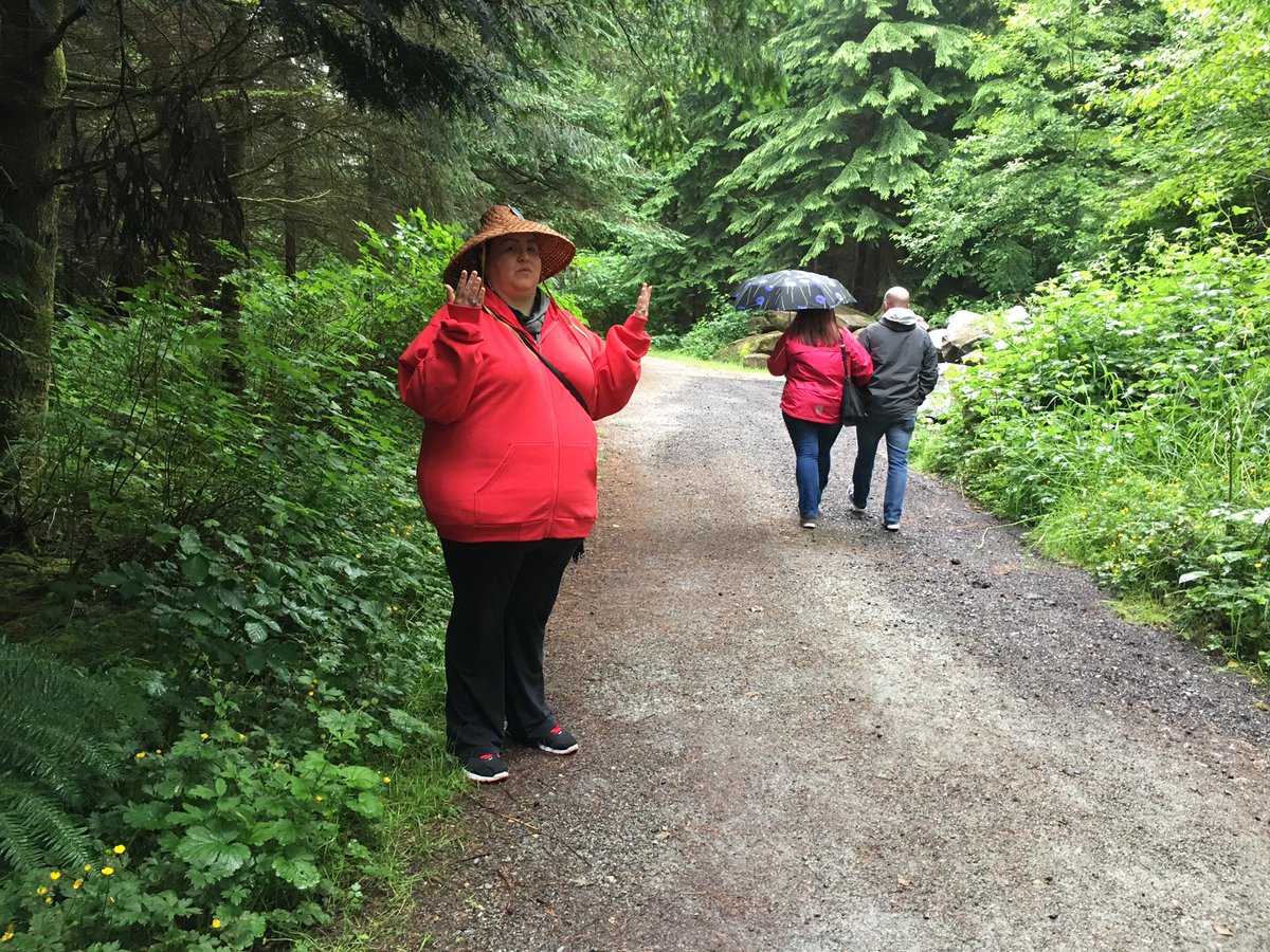 AboriginalEco's tweet photo. Guide-First Nations Ambassador greets her guests during a #TalkingTreesTour in #StanleyPark as she shares her families history #AboriginalBC https://t.co/QeiVqMXbDk