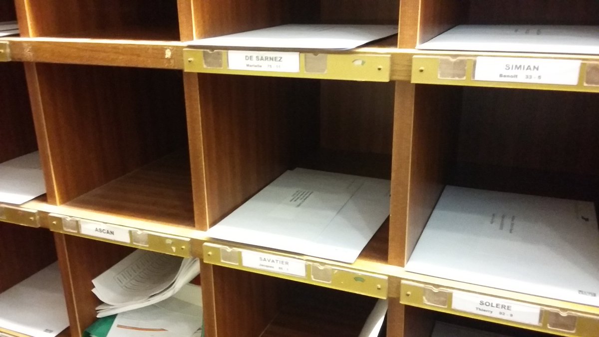 Au bureau de poste de l'<a href="/AssembleeNat/">Assemblée nationale</a>, <a href="/JacquesSavatier/">Jacques Savatier</a> a déjà un casier à son nom