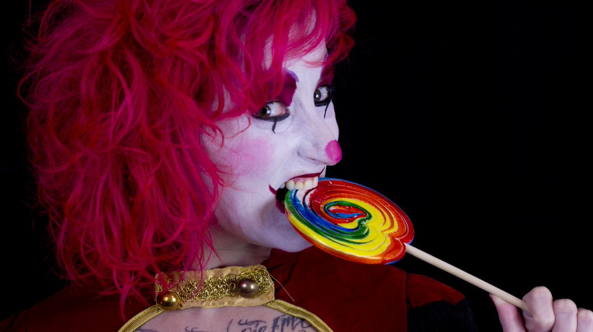 ViceLife's tweet photo. Inside the kinky, brightly colored world of clown fetishists https://t.co/sRcNhuyW77 https://t.co/EiJq0dSBYX