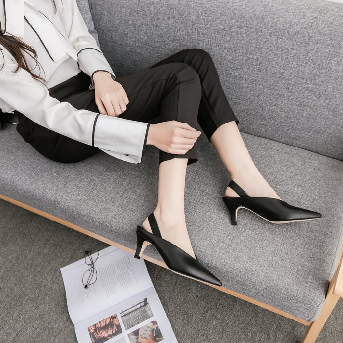 Heels321's tweet image. 🐰Fit for fashion.🐚 from @ladystoofficial.🏢#sandalsuede #Espadrillesph #flipflopsforever #stylelook #monochrome #heelslover #tattoo #levis