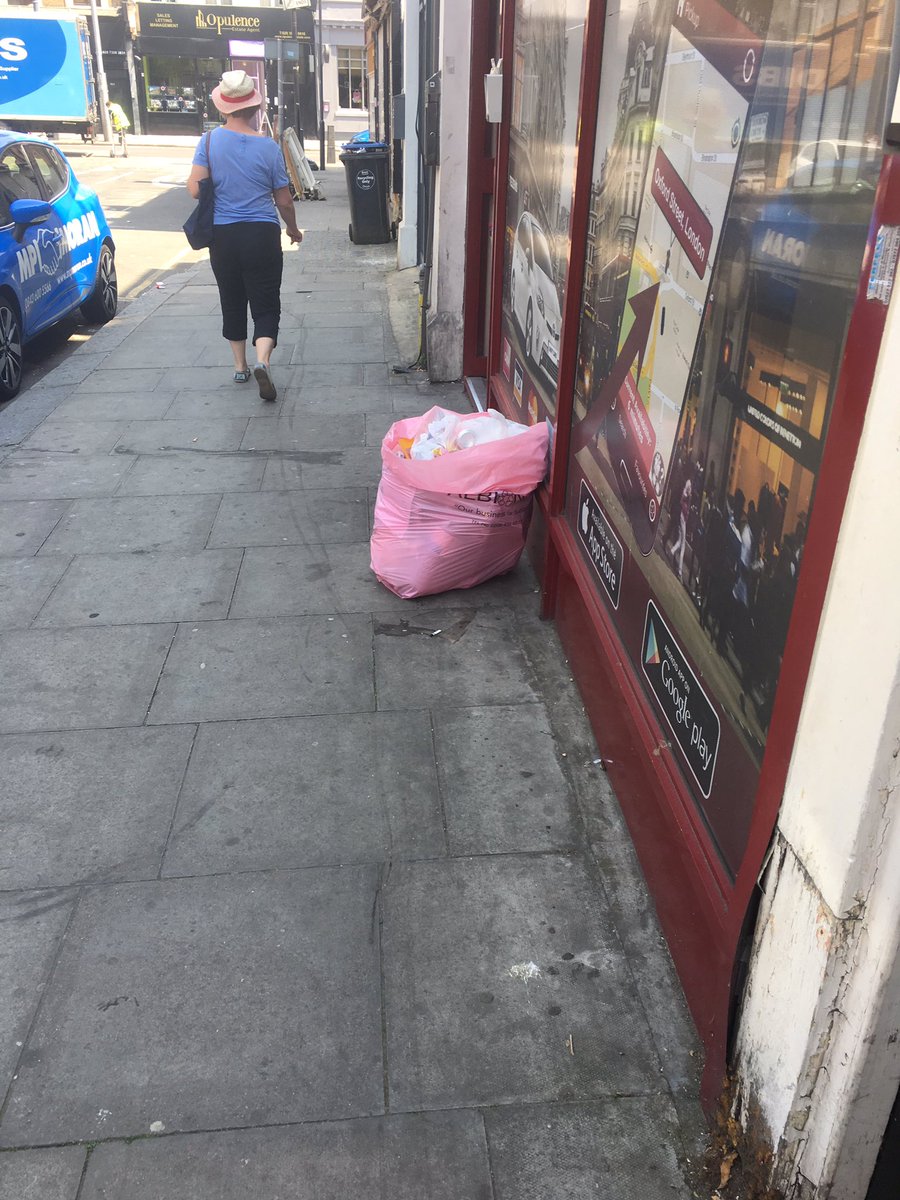 bratnw6's tweet photo. Not at all inconsiderate... We❤️Rubbish #Kilburn #NW6 #DyneRd #StreatleyRoad https://t.co/UbCqvqHHxu
