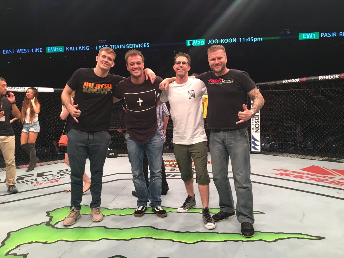 FightLife_Store's tweet image. In the Octagon at UFC Singapore with @keenancornelius #2017KeenanAsiaTour #FightLife