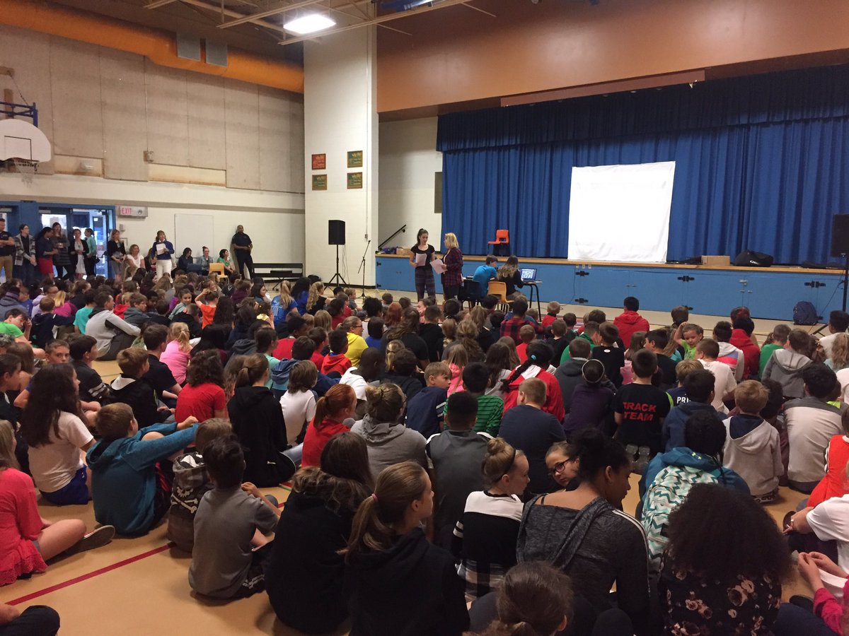 ES_Skyhawks's tweet image. #ESSSpirit Last assembly of the year!