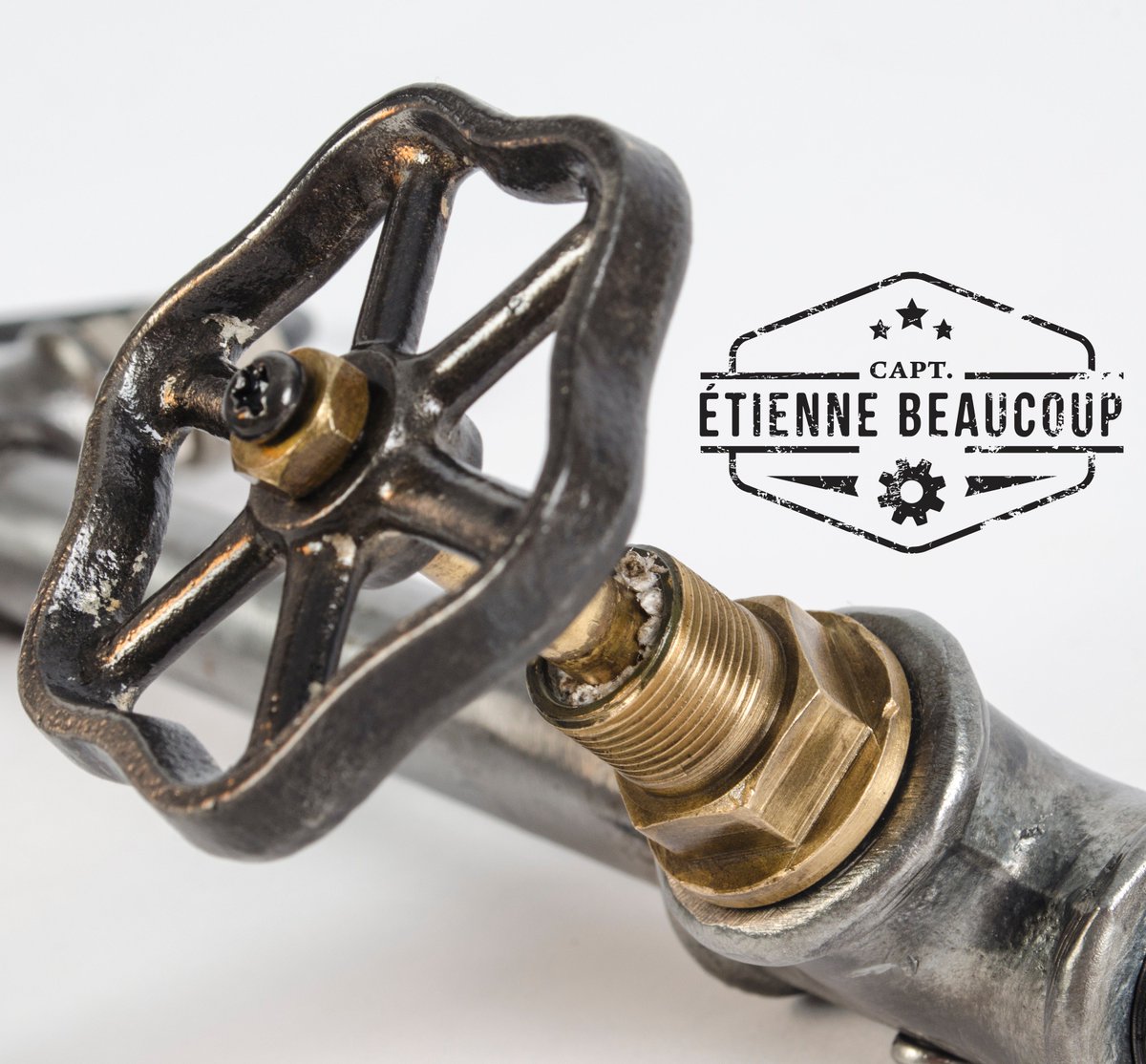 etiennebeaucoup's tweet image. New pipelamp finished. #P010 - VIPER. #industrialfurniture #industrial #industrieelwonen #reuse #pipelamp