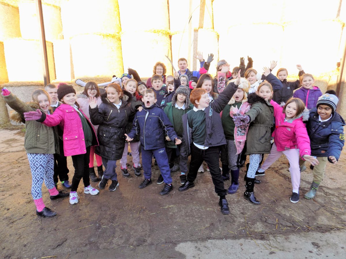 CountryTrust's tweet photo. BIG thanks to Richard @megapressonline and Fidelity @romshedfarm for their kind donations to us raised during #OFS17 ☺️#ILoveSmallCharities https://t.co/UuW18IJ1lU