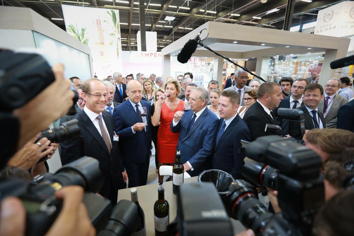 REPORTAGE : Inauguration de @VINEXPO 2017 par #jacquesmezard et #alainjuppe // pics sur Pixpalace et @StudioHansLucas ©@Constant_FB