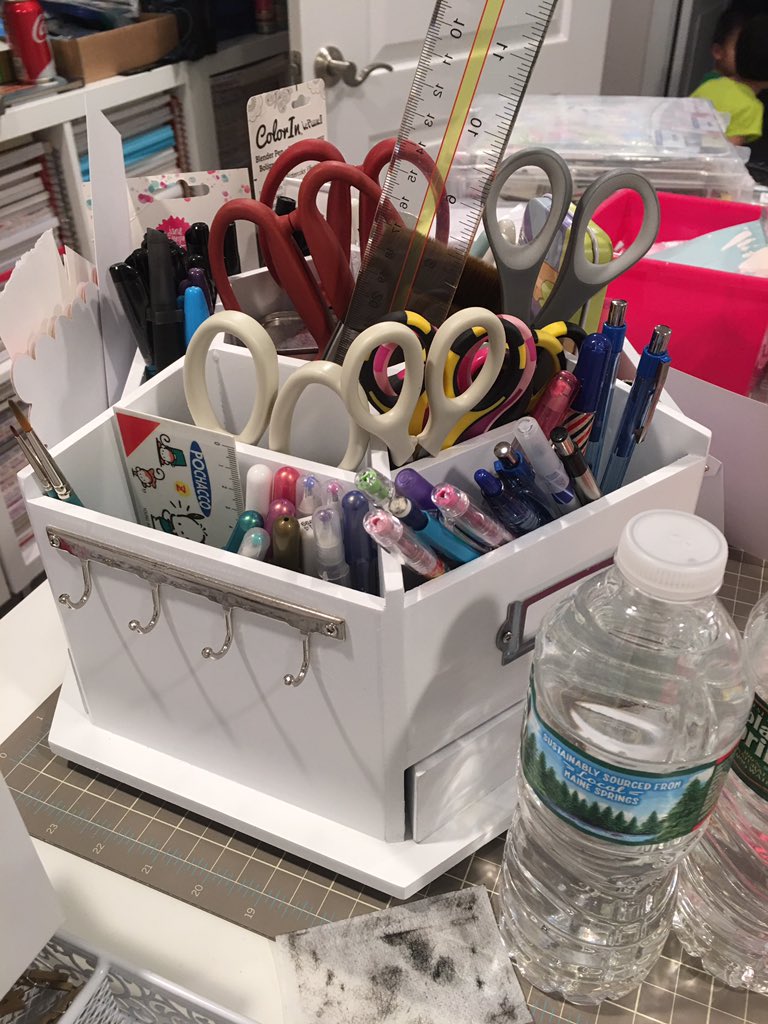 sweetmatcha's tweet image. #BestMessMonday #win can't see my table anymore!!