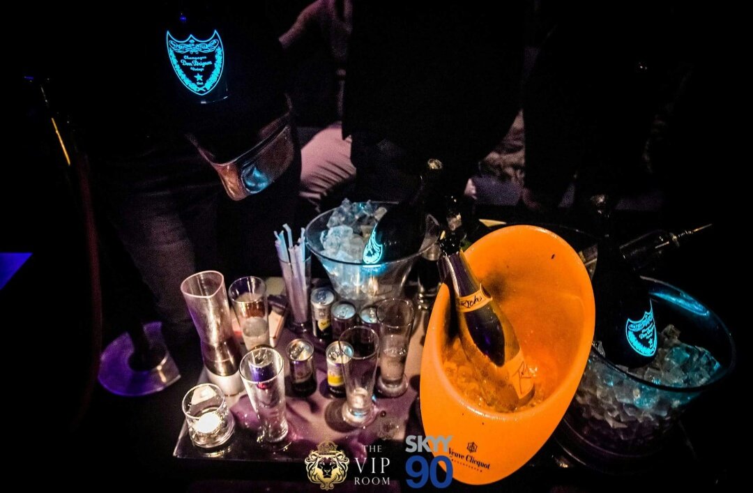 TheDopeMovement's tweet photo. #TheVIPMovement Was MEGA #Turnt @TheVIPRoom_Jhb ..!
#LightUpTheNight π
#DomPerignon πΎπΎπΎ
#VeuveRich πΎπΎπΎ https://t.co/0sBRN4xc5D