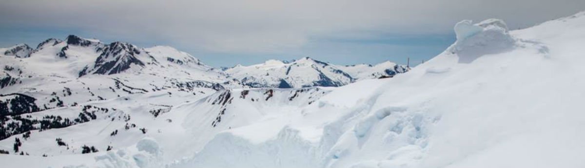 Chapplicator's tweet image. Jonesing for local powder? Check out these U.S. resorts where you can #ski in the summer. #Timberline hubs.ly/H07jvsl0