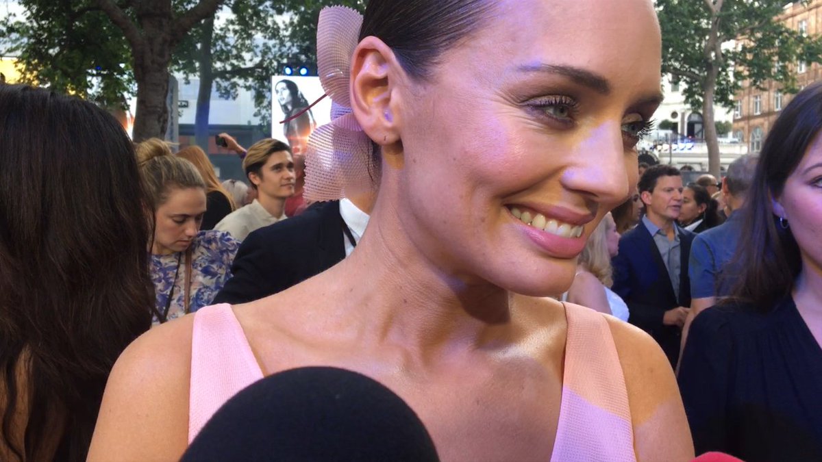 EntNewsShowbiz's tweet photo. #Transformers Laura Haddock was left with cuts and bruises from her tough stunts on the new movie:
https://t.co/owgBx5Qxuq https://t.co/PnNBiKgbQd