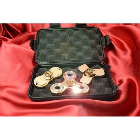 Haero_Concours's tweet photo. Pour mon retour, je fais un petit concours :D  WIN UN COFFRET HAND SPINNER COULEUR OR de chez cdiscount VALEUR : 50€ !  TAS : 350 RT ! https://t.co/gpzyF2oazK