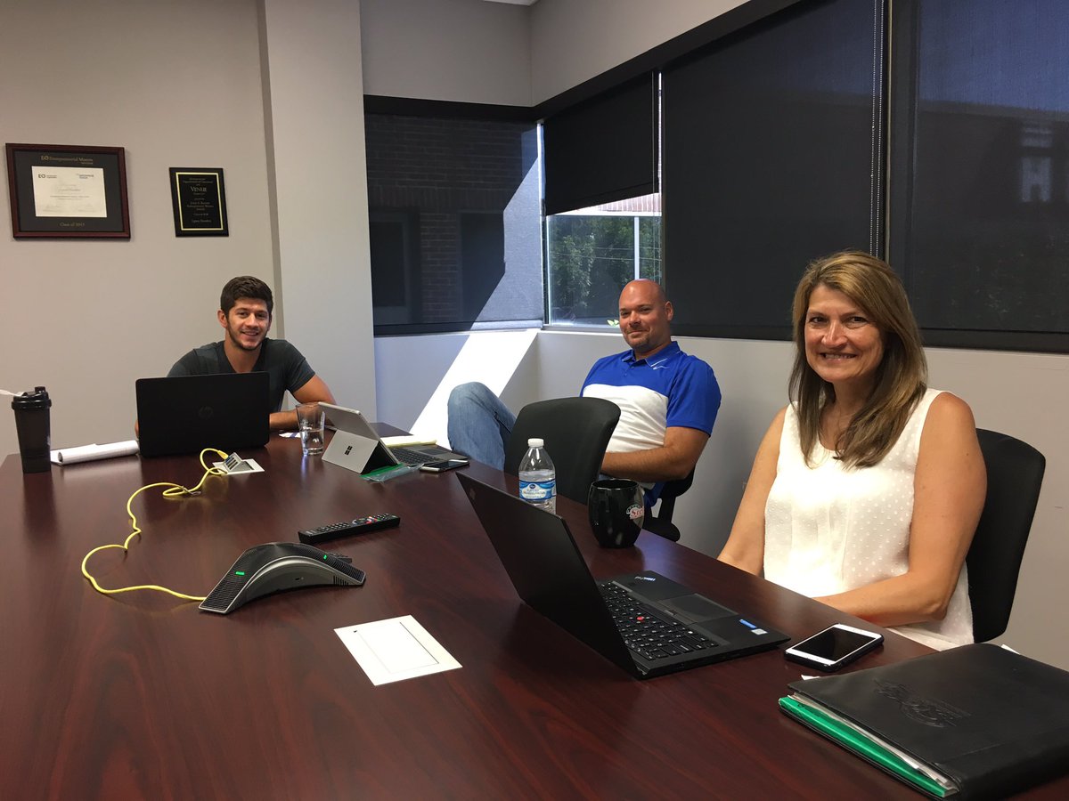 StettTrans's tweet photo. Sales meeting time!  💻 #Monday #sales #growth #StettStrong @lynn_anstett5 https://t.co/94RJvDrunP
