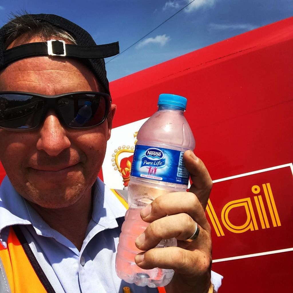 rudimiddleton's tweet photo. ®
Look after your postie.
Massive thanks to @steffiexlambert for a timely ice cold bottle of water. #angel 
#heatw… https://t.co/1qDVM2C6Xt https://t.co/ti3keLagMB