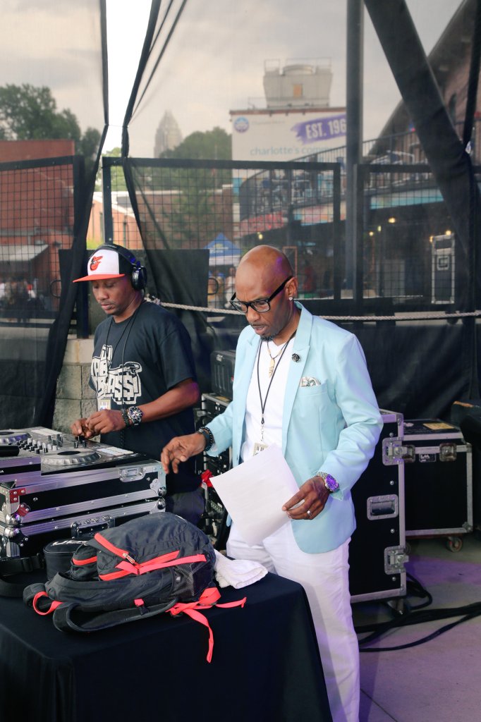 ToneXComedy's tweet photo. We gonna finish what we started @ the @QueenCityJazz today on the V5 mixx ! Tune in 3-7 M-F #GrownManRadio @V1019fm https://t.co/Ofqq8Q0okZ