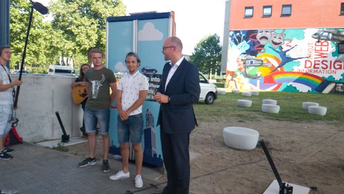 Eerste boekenbox officieel geopend! Een samenwerking studenten Werktuigbouwkunde en BeeldBureau Deltion.