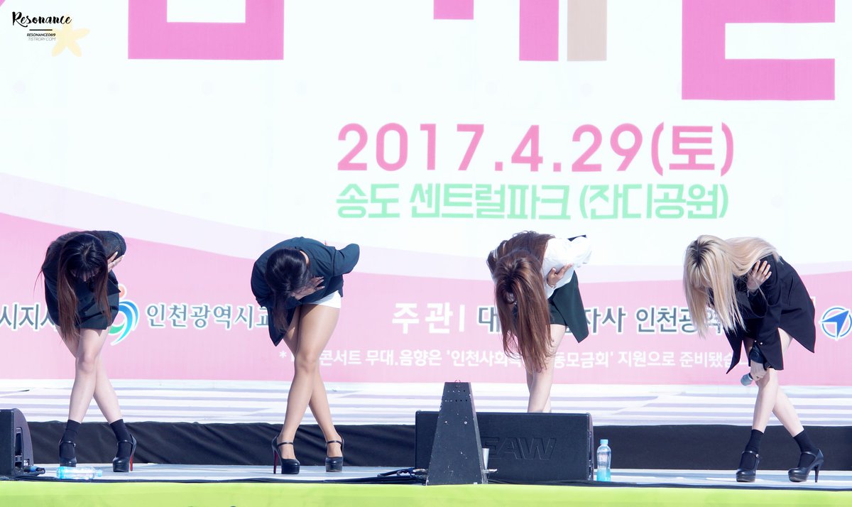 3년하고도 하루가 지났네요!
꽤 오랜시간 많은 행복함과 의미들을 줘서 너무 고마워요!
앞으로 얼마나 오랫동안 함께 할 수 있을까요? 우리는 계속 여기 있을게요! 디너쇼때 만나요♡
#마마무_데뷔_3주년