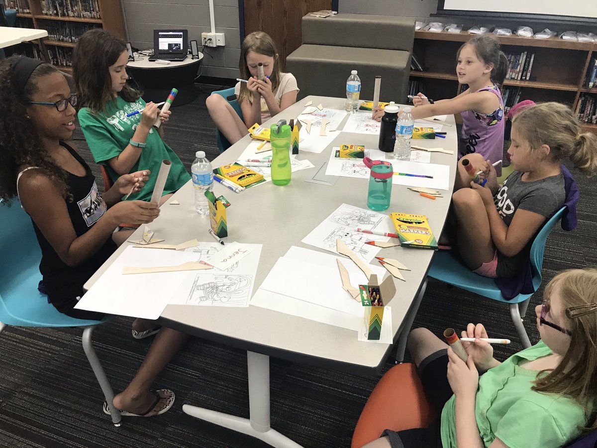 JonesSVALMS's tweet image. Future engineers at work! #rocketdesign #SummerofSTEM @carriebholloway @GCSCSTEM @JChav80 @svasteamlab