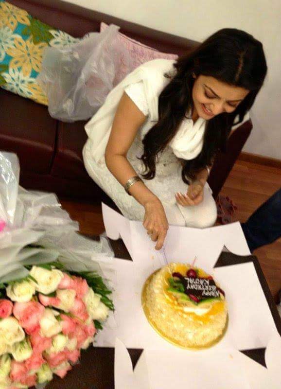 Join us in wishing the gorgeous queen agarwal a very Happy Birthday!! 