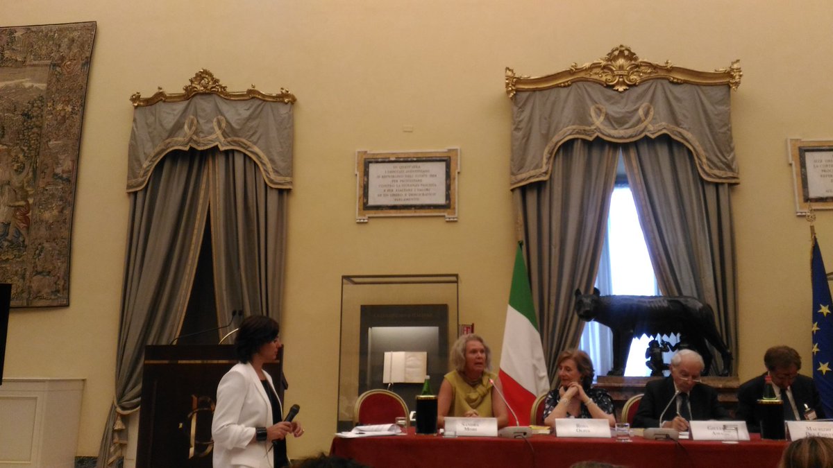 ARovescalli's tweet photo. Se l'ingresso al lavoro è paritario, con la progressione di carriera inizia divario salariale a scapito delle donne https://t.co/ntV28dE2ZS