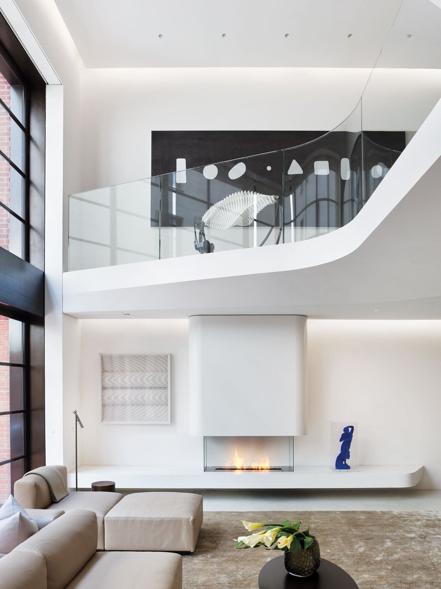 A neutral silk shag area rug featured in @nymag editorial. Carpet by josephcarinicarpets.com

#Modern #Editorial #InteriorDesign #StyleGuide