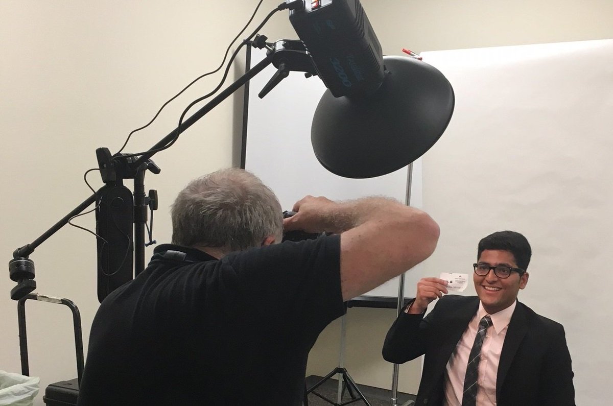 ydalexander's tweet photo. Smile and say CHEEEEESE! #KPLAUNCH welcomes more than 200 interns to @kpnorcal today! @INROADS young adults are among them! https://t.co/h4l3VAqWHK