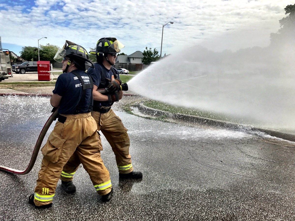 SarniaFire's tweet photo. Today @SarniaFire is training on forward hose attacks, including catching a hydrant, and getting 2 hose lines flowing for a rapid attack. https://t.co/9yeEyNmPXt
