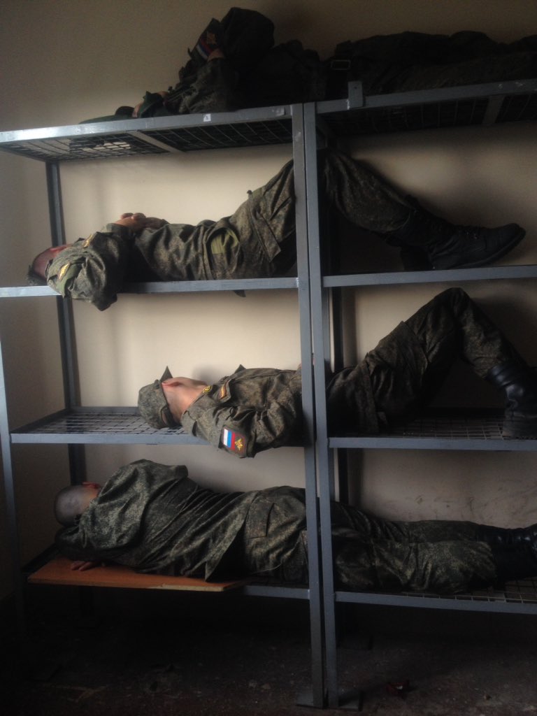 loadingepta's tweet photo. Вот так и спим😂😂😂 https://t.co/1lQwJfwxA0