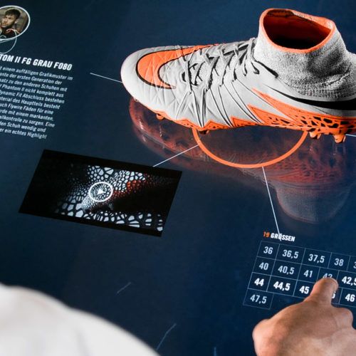 Lovely Nike Digital Retail Experience video from @demodern via @alwaldock uxc.io/2tBf1vu #digital #retail #futureofshopping