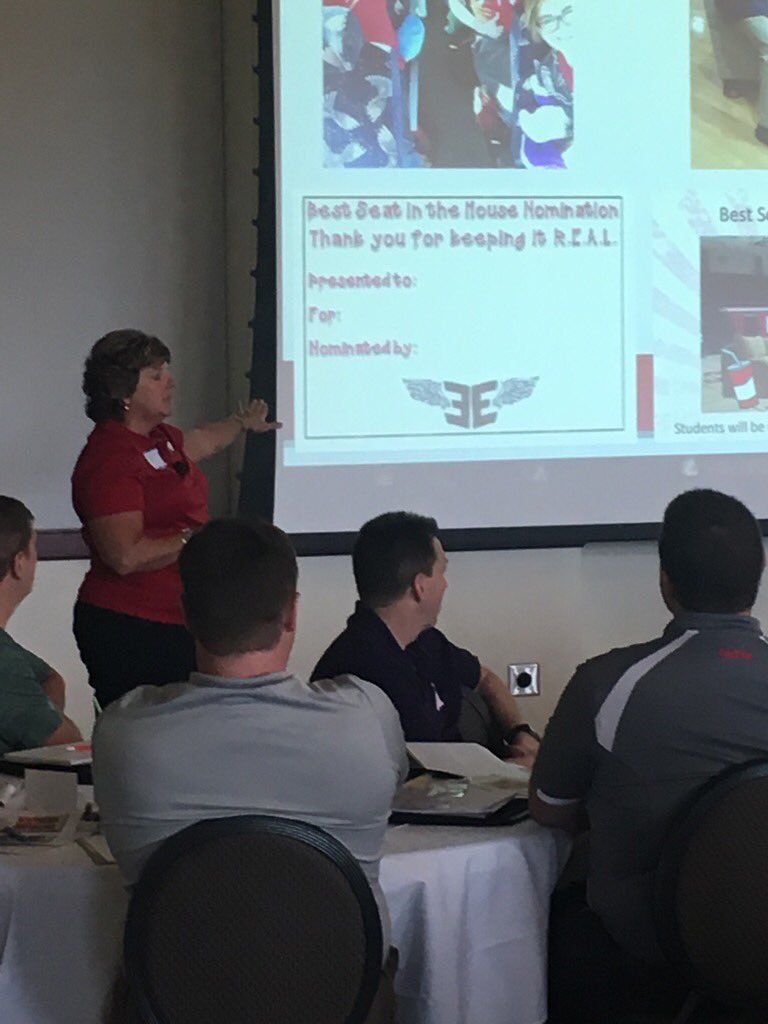 How do recognize your students? #fchs at School Leaders Hot Topics conference. #leadlearner