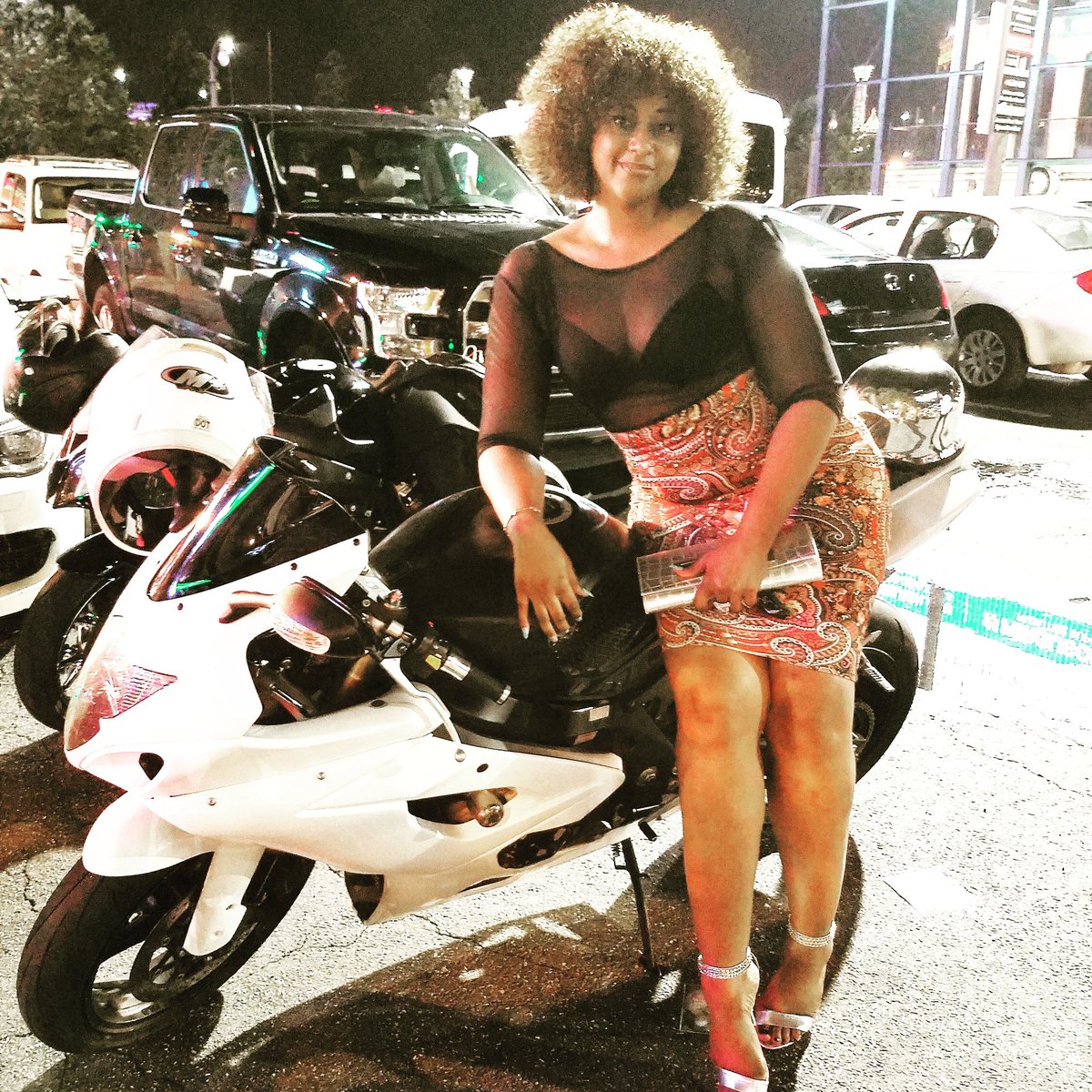 MzArmyStrng5Str's tweet photo. #birthdaybash #2017 #slayed #FiercelyFabForties #AriesStyle https://t.co/mjwBL4hVkF