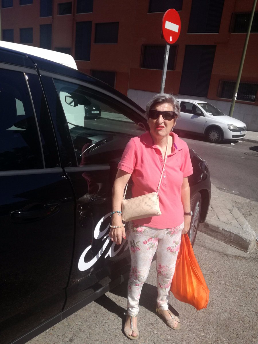 deysaford's tweet photo. Carmen, voluntaria de #FordSundayDrive, con Ángeles paseando este fin de semana con nuestro #GrandCmax. #FordStore #Deysa @FordSpain https://t.co/nyIWKE5wjn