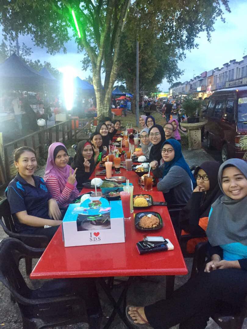 AuniFaizun_'s tweet photo. Half of DUP5A💖 

#ifthor #classmate #pis #lastsem #nangisfikirfinalproject https://t.co/lbm3NJanQF