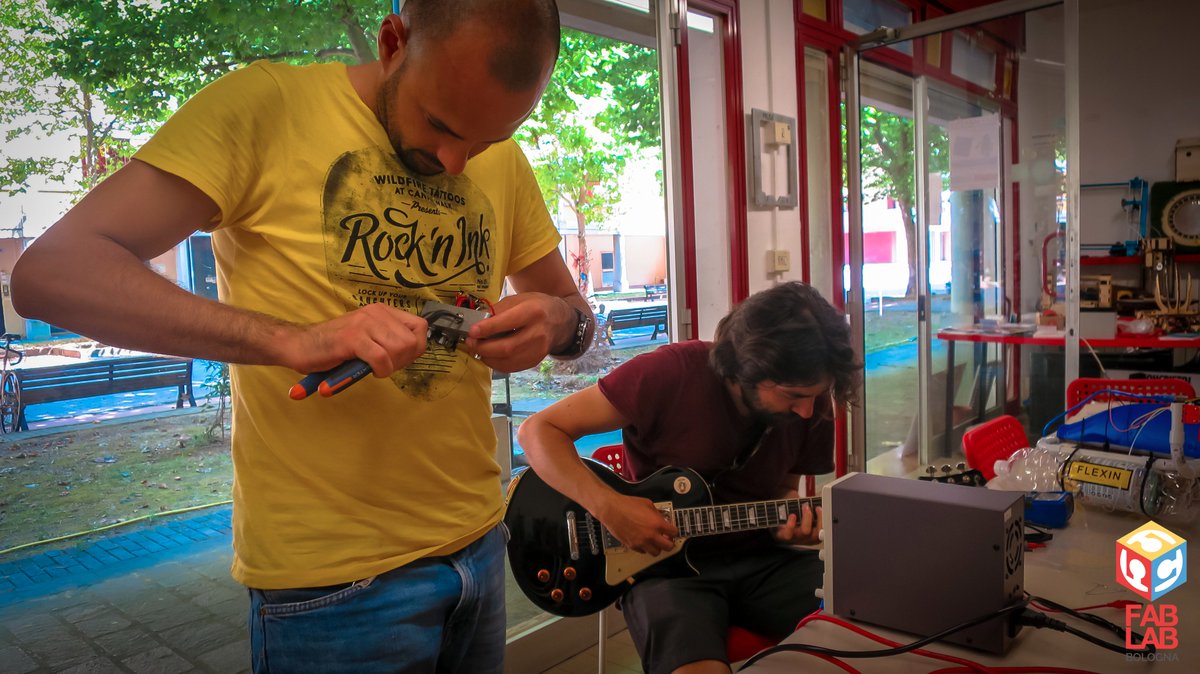 Noi al posto di andare al mare costruiamo pedalini :)
#WorkshopOverdrive e porti a casa il tuo effetto per chitarra!!