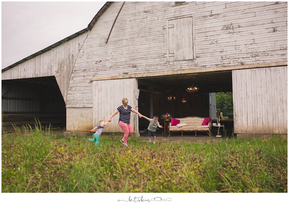 #boymom #barn #abshomestyling #theoldwhitebarn #oregonphotographer #oregon #clickinmoms #styledphotos