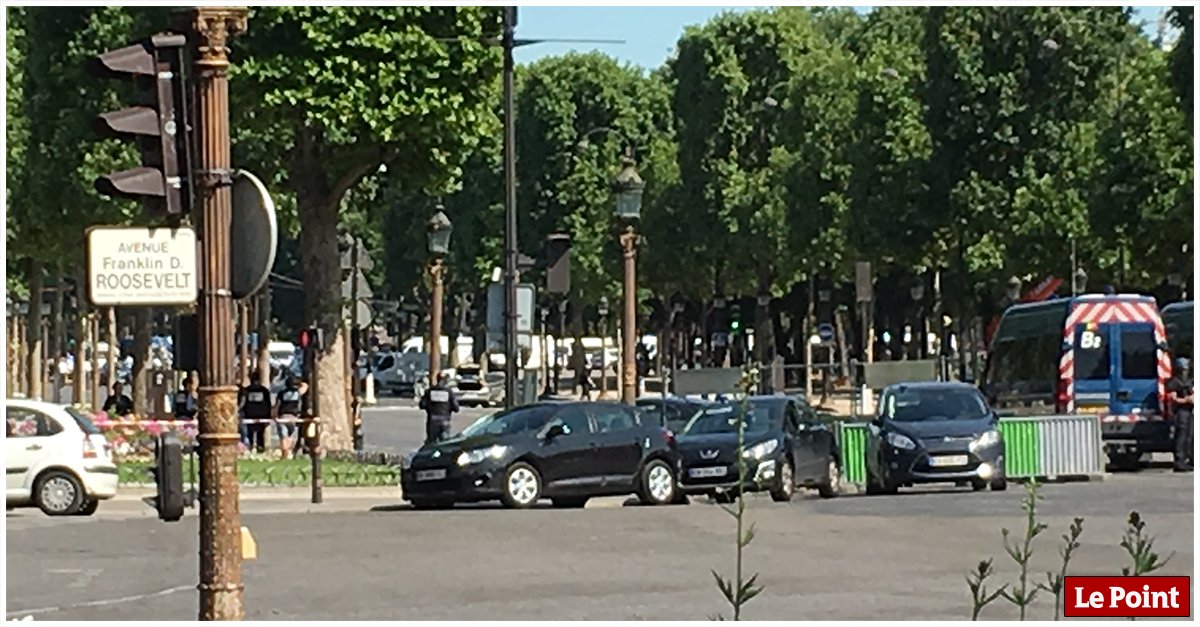 LePoint's tweet photo. #ChampsElysees : deux kalachnikovs et deux bonbonnes de gaz retrouvées https://t.co/cxu7rug5Xr https://t.co/MvwCHL0xg1
