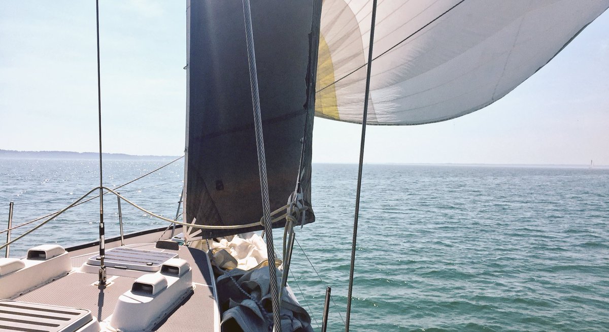 Kites up on the #Solent! #sailingexperience #trysailing #blueboxexperiences