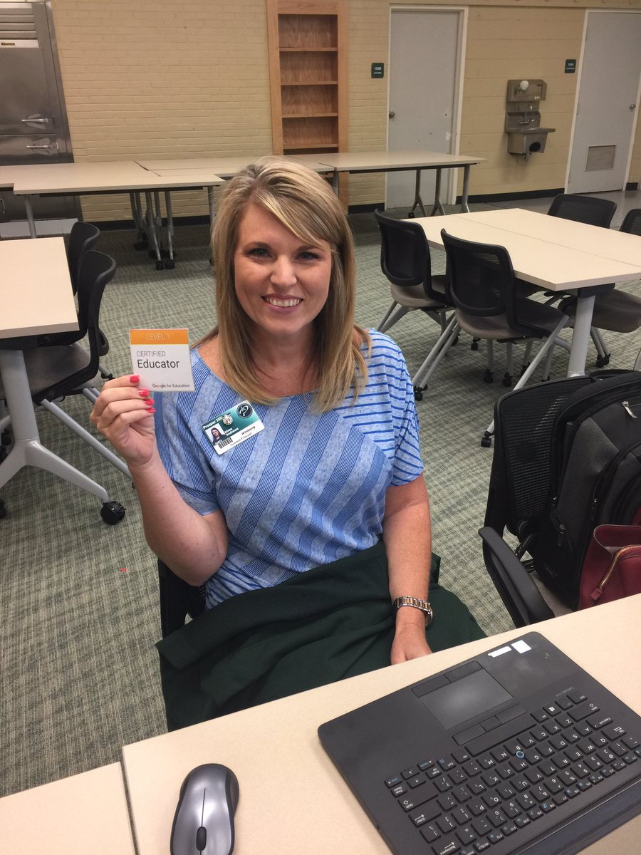edtechPhillips's tweet photo. Check out our newest #GoogleCE @KardelMiller @heatherdgaravag Congrats @AlissaAndrews96 #transformprosper https://t.co/3W5wTU2z90