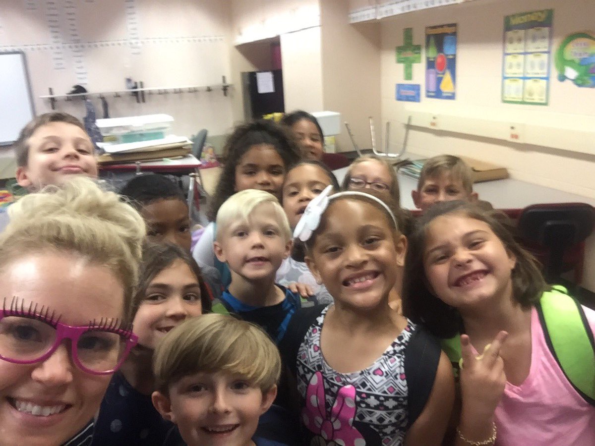 1stgrade_aura's tweet photo. That's a wrap!!!! Have a great summer!!! https://t.co/yXGwOvmYLF