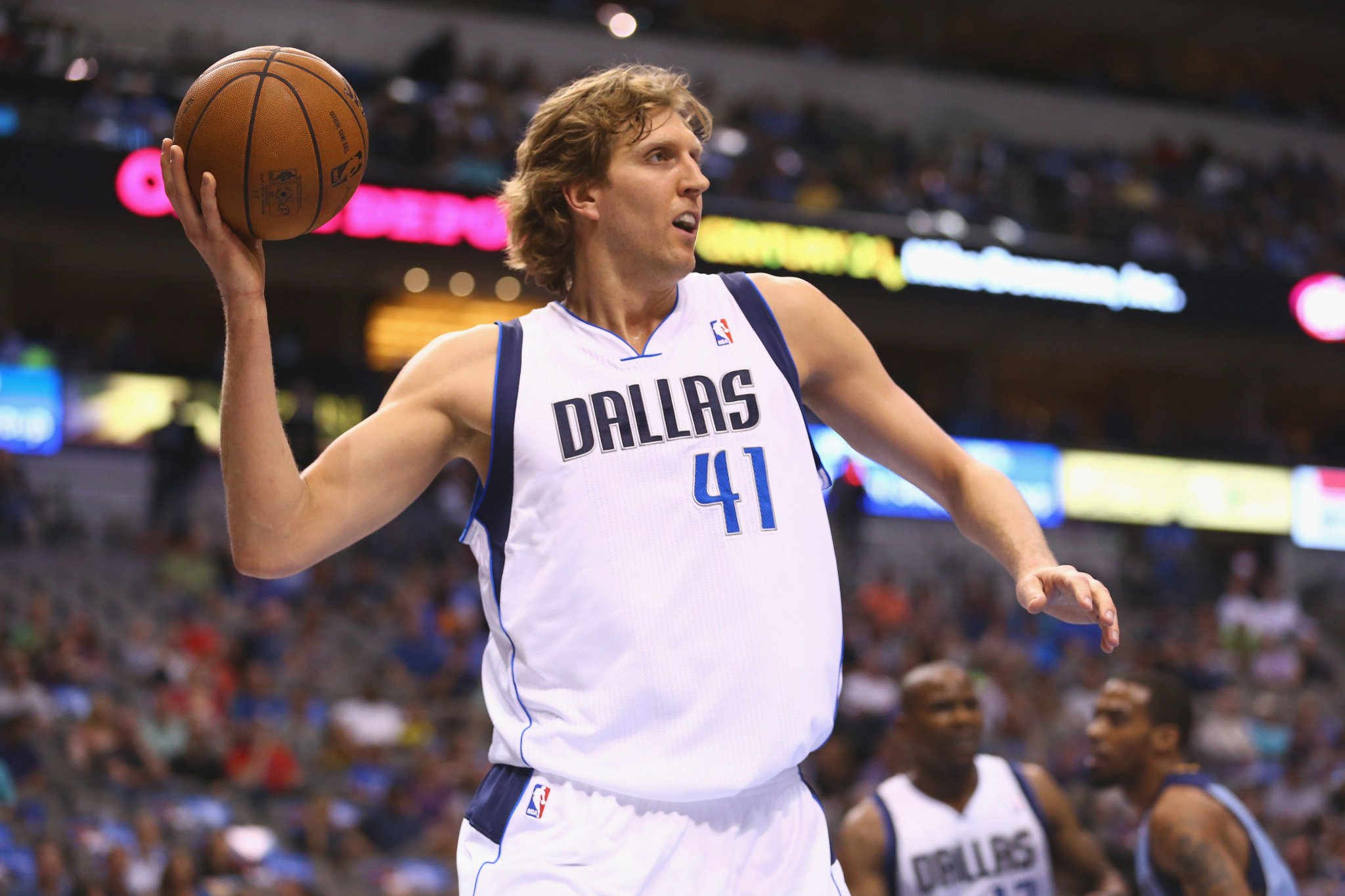Happy Birthday to Dirk Nowitzki who turns 39 today! 