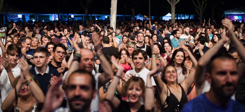 teleroda's tweet photo. 11.000 asistentes y 700.000€, cifras del X @FdelosSentidos #Sentidos17 https://t.co/s4uMcw3ISp https://t.co/TwY4NYI7e9