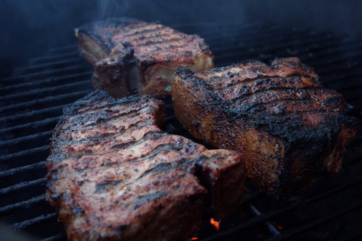 classik_e's tweet photo. I sliced these pork chops right off the #pig myself! Happy Monday fellow #grillers ๐๐ป#yyc #bettersmoke #chops #bge #bbq https://t.co/3D4LEjphoE