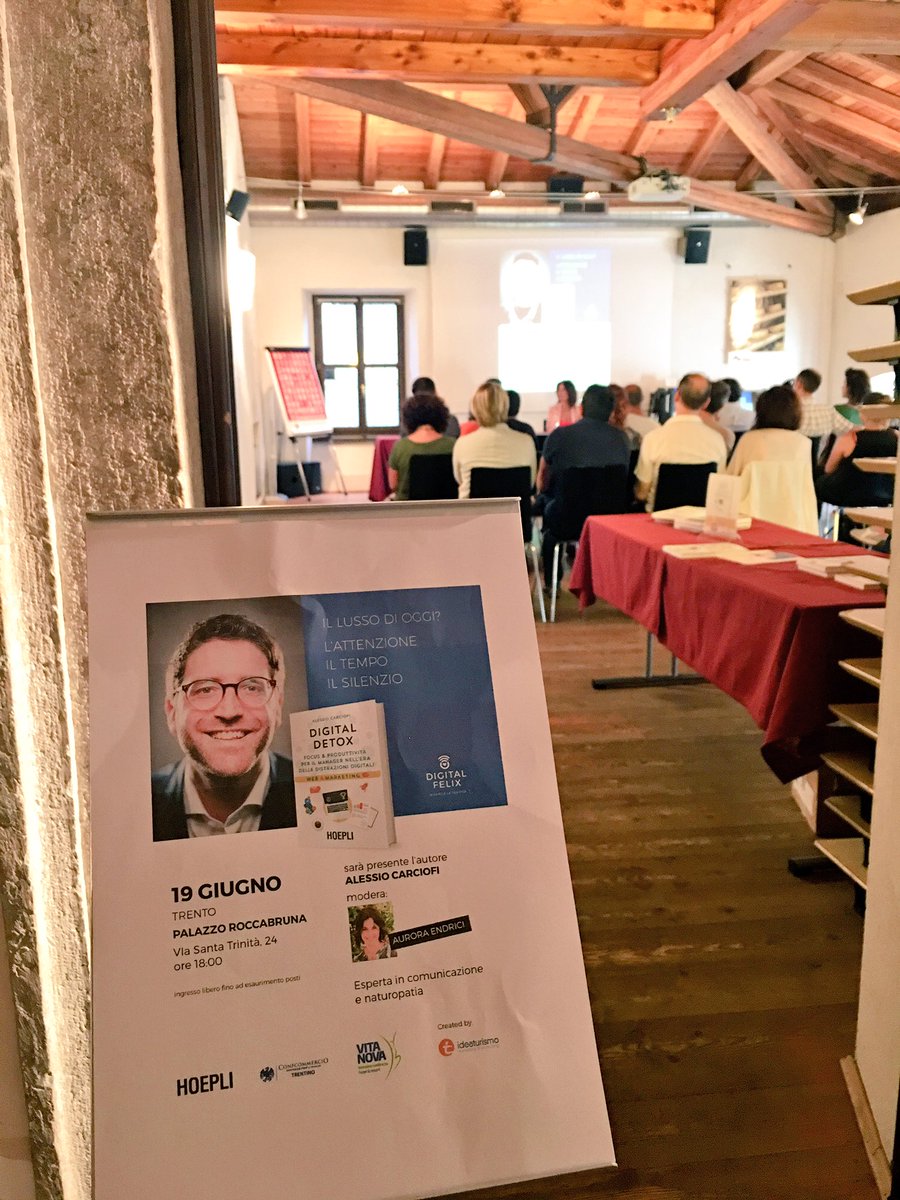 Oggi a <a href="/palRoccabruna/">Palazzo Roccabruna</a> <a href="/AlessioCarciofi/">AlessioCarciofi</a> presenta il suo libro #DigitalDetox con <a href="/AuroraEndrici/">Aurora Endrici</a> Consigli preziosi per #digitalfelix 😉