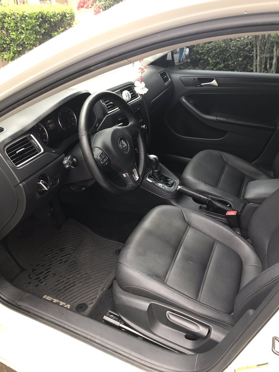 DetailingBricks's tweet photo. Jetta came out looking great!! Look at bio for contact details in order to set up an appointment😁 @nicole https://t.co/gl6jabjtHg
