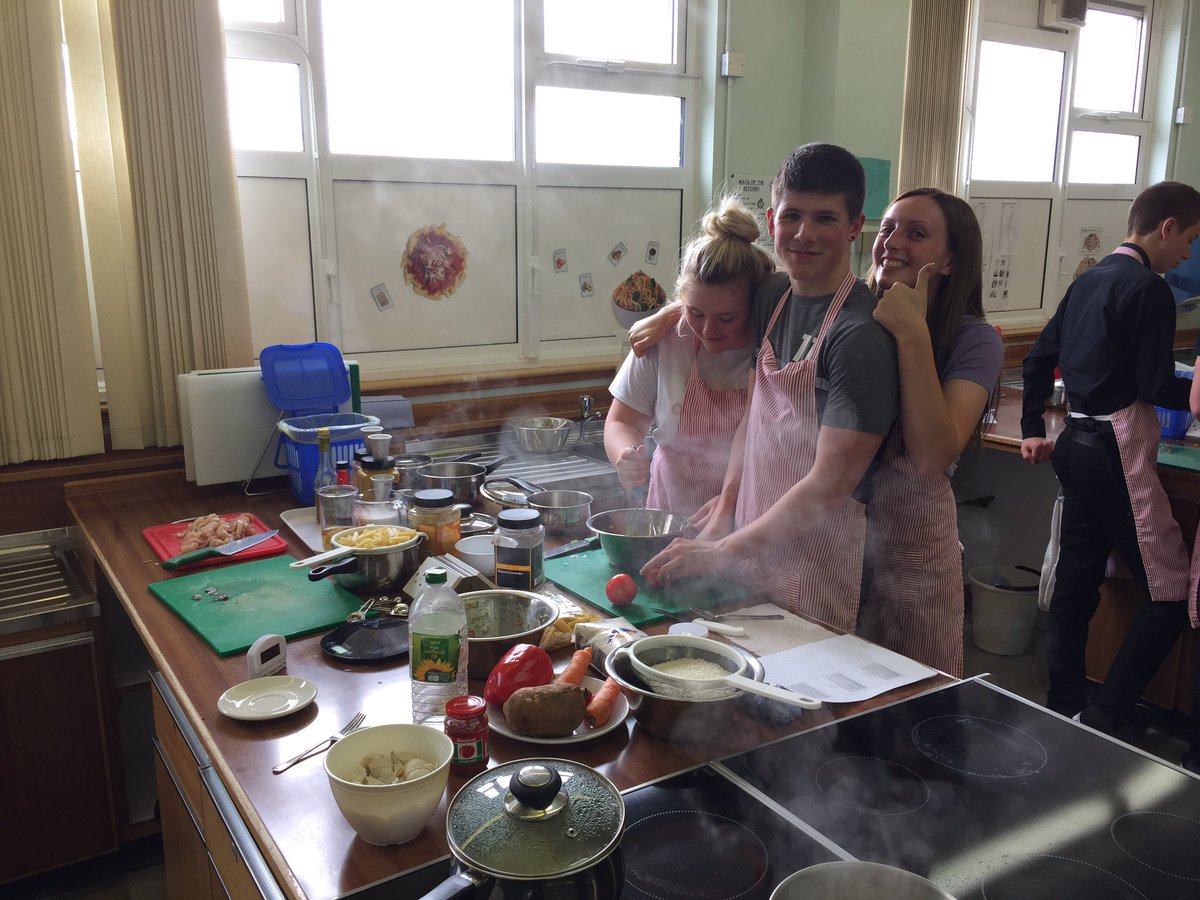 ChallengerBroch's tweet photo. Good cooking class to refresh us on the basics! 9 days to go!!! 🇹🇿🇹🇿🇹🇿 https://t.co/9akFjehspK